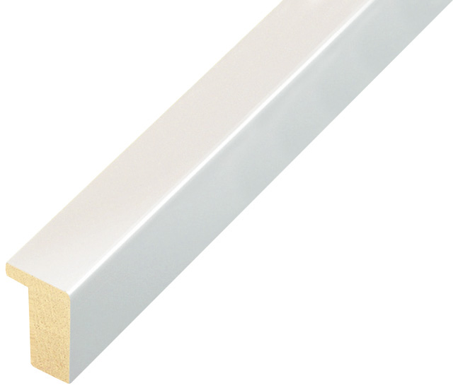 Corner sample of moulding 607BIANCO