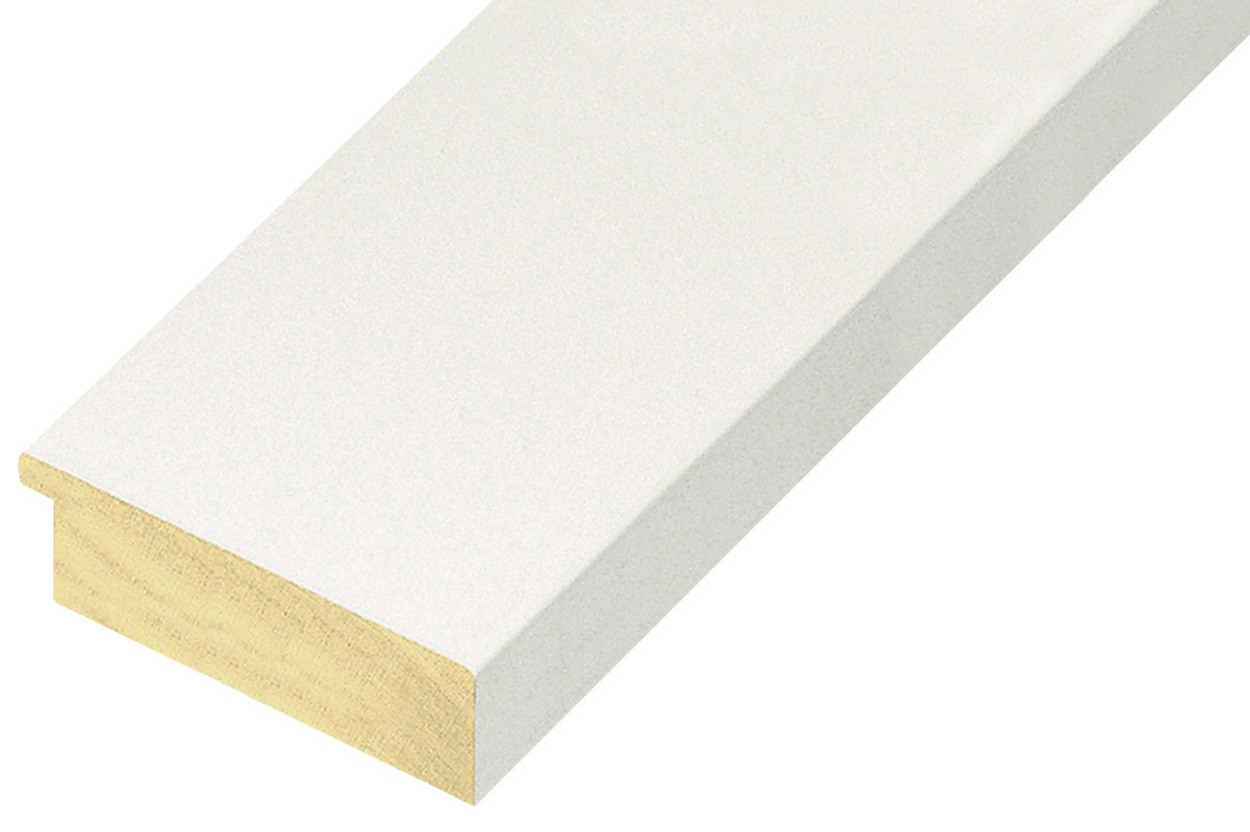 Corner sample of moulding 70BIANCO