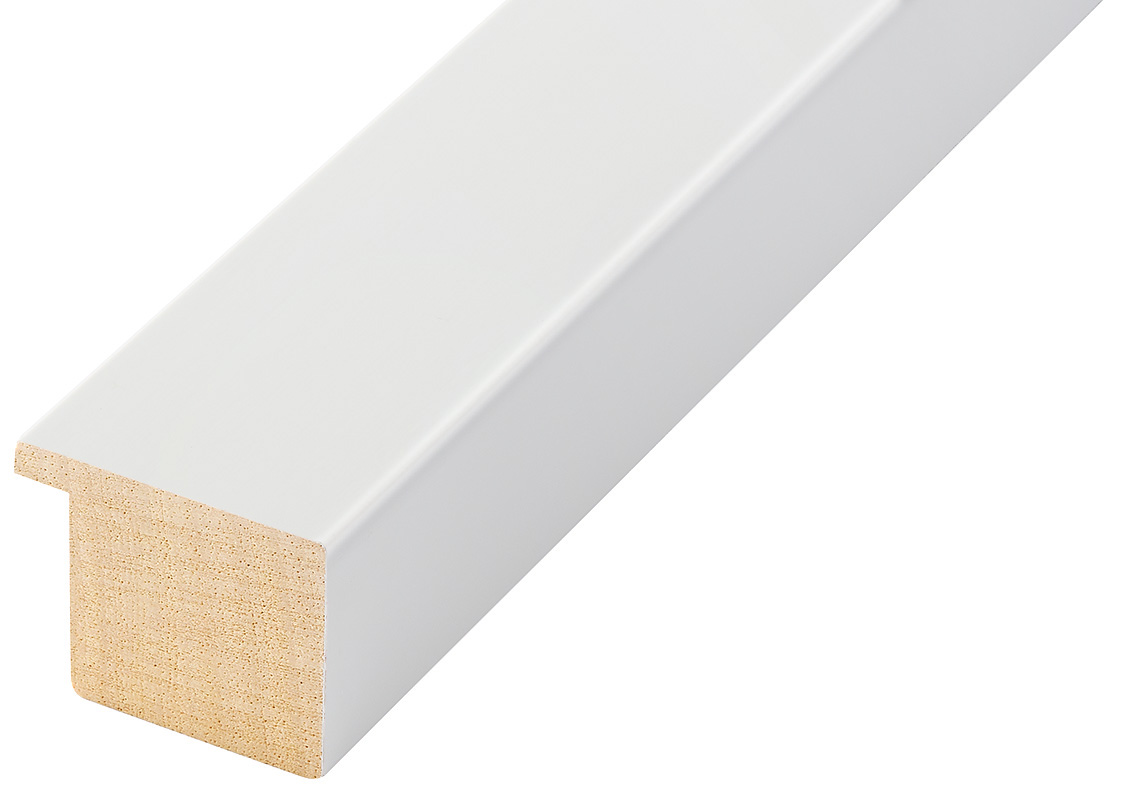 Moulding ayous, width 40mm height 32 - matt white