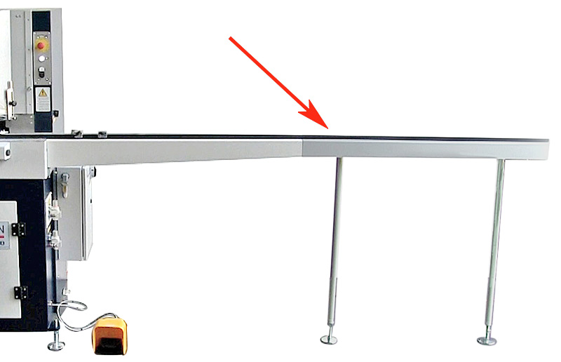 Right extension of the support tables with diagrammed scale: 120 cm